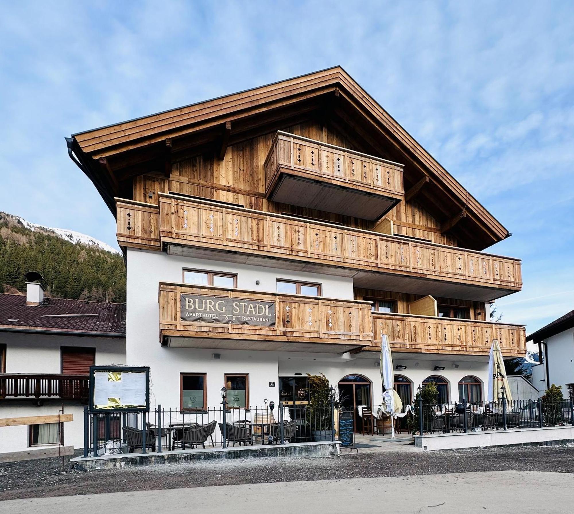 Burgstadl Aparthotel & Restaurant Ladis Buitenkant foto